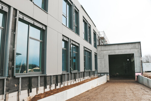 Die Fassade des neuen LEAB-Gebäudes in Busdorf