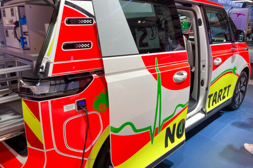 A Melfbox with cable on an emergency ambulance with open sliding door