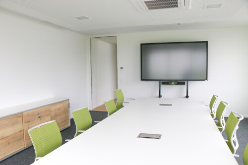 Modern, empty meeting room with table and chairs