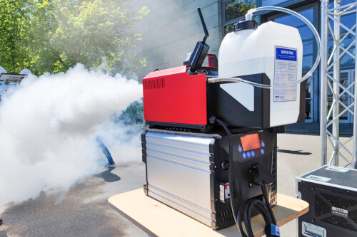 A fog machine stands on an LPS 2 and is supplied with power by it